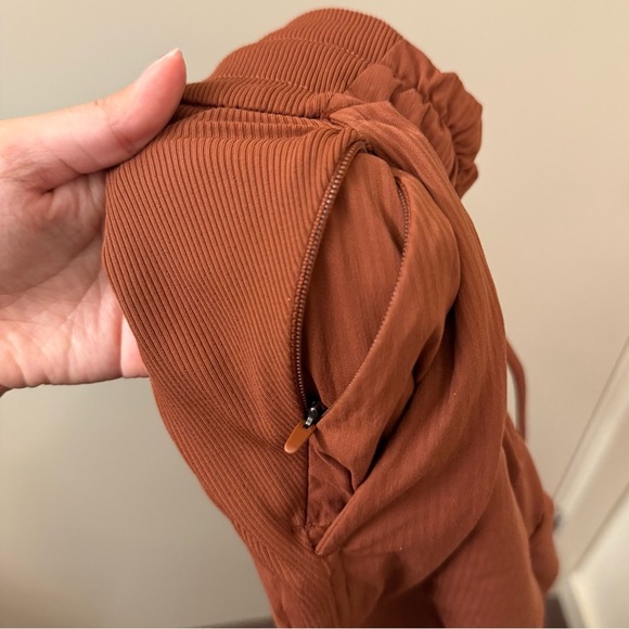 Lululemon women’s Beyond the Studio Jogger pants in Dark Terracotta size 4 - Picture 11 of 12